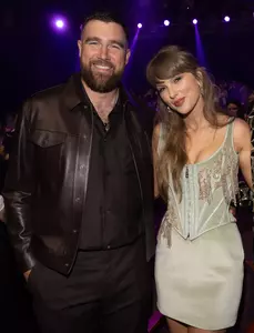 Дэлхийн шоу бизнесийн хамгийн халуухан хосуудын нэг болох Taylor Swift болон Travis Kelce нарын хуримын талаар мэдээлэл сошиалд эрчээ авч байна
